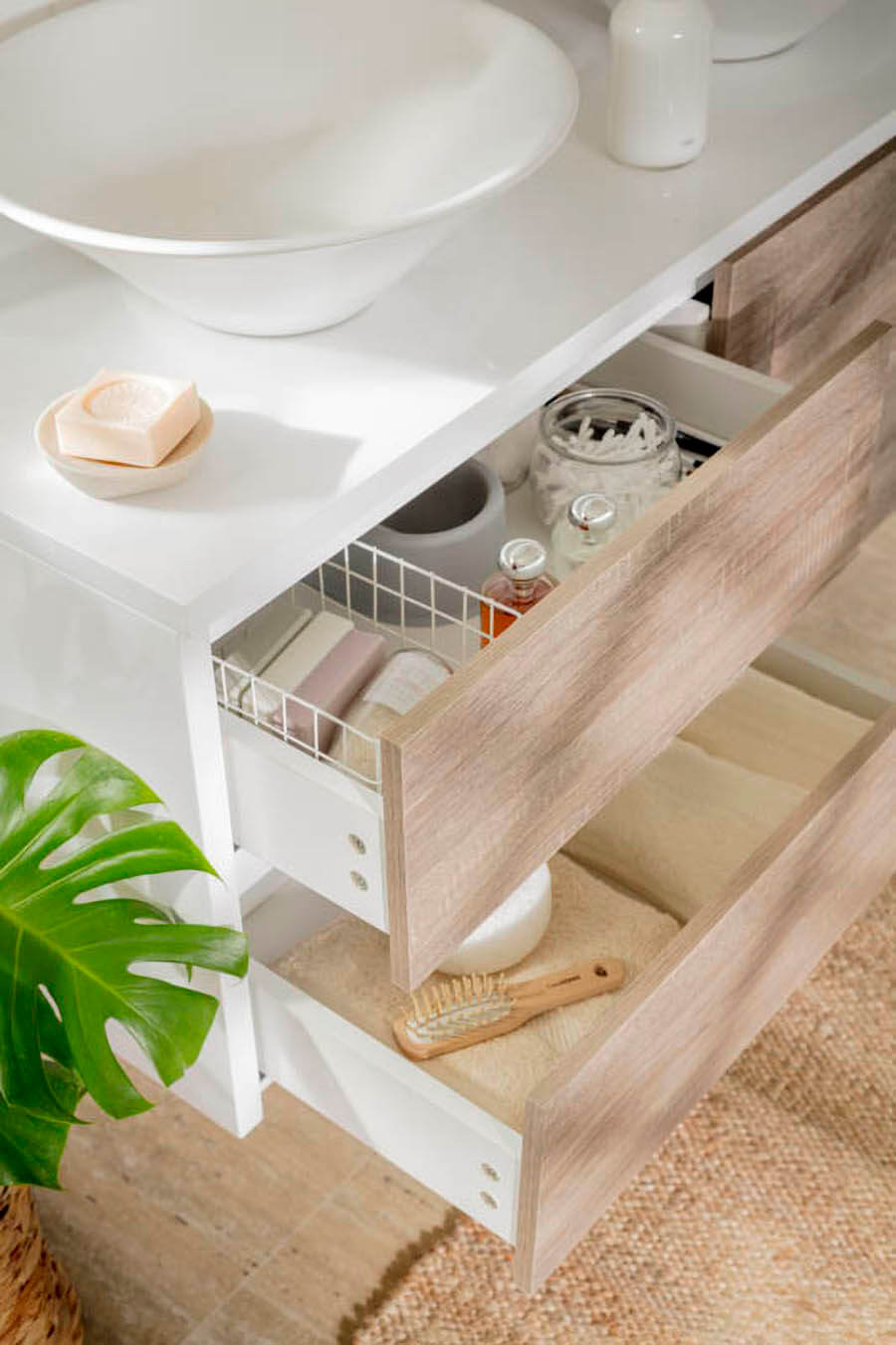 Decoracion de baño pequeño con muebles organizadores